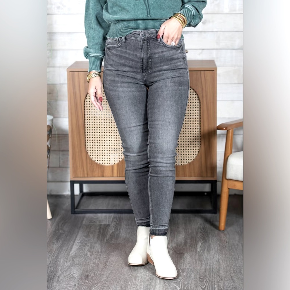 Judy blue tummy control jeans size 5 NWT grey denim